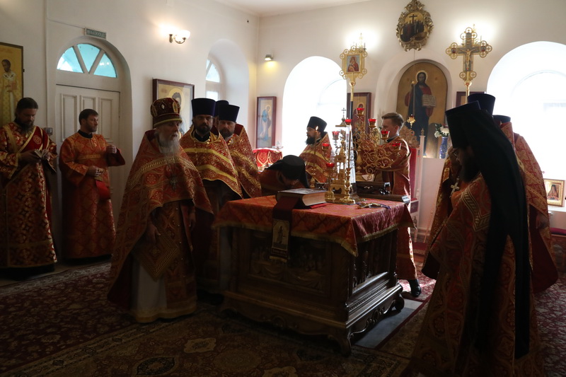 митрополит Саранский и Мордовский Зиновий возглавил Божественную литургию в храме 